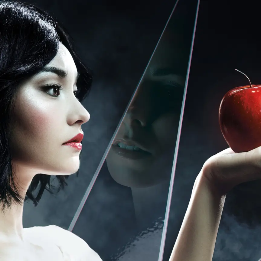 Snow White And The Mirror