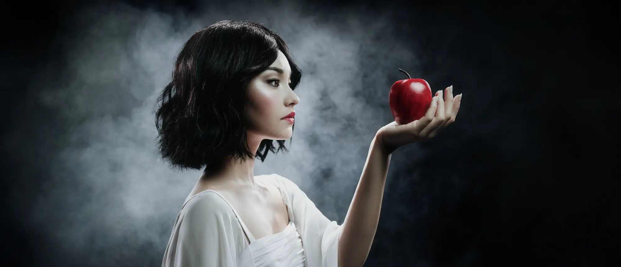Snow White And The Mirror