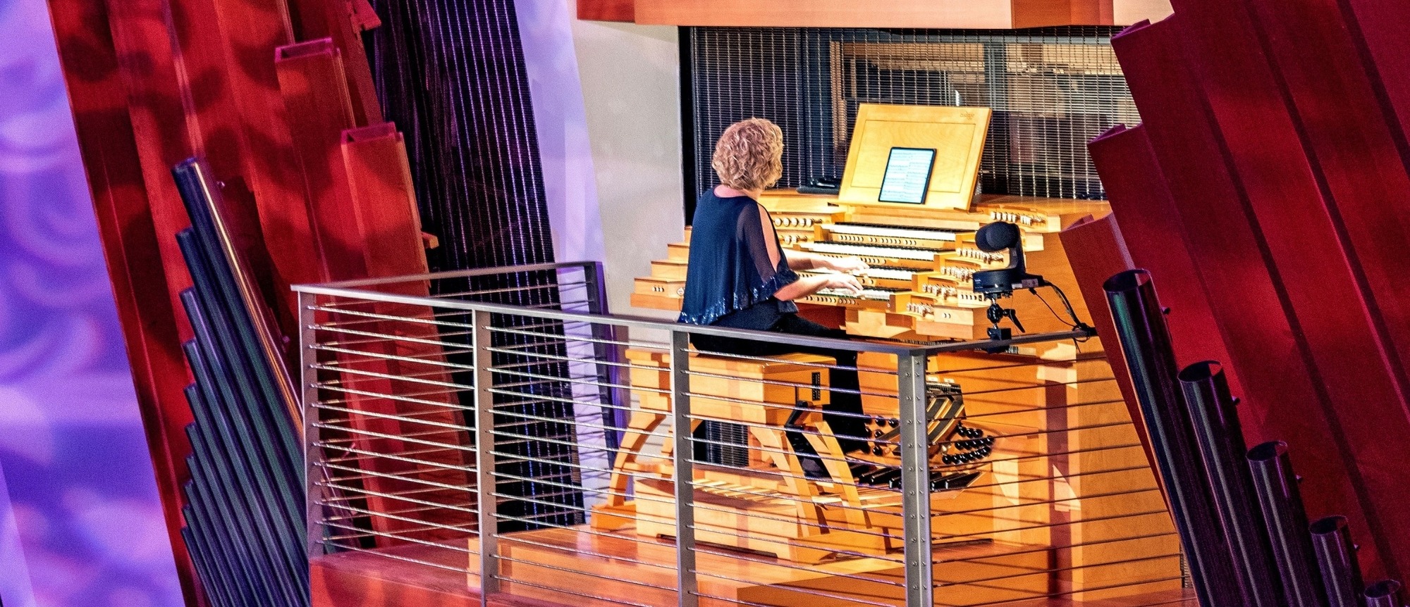 The organ put its best feet foward